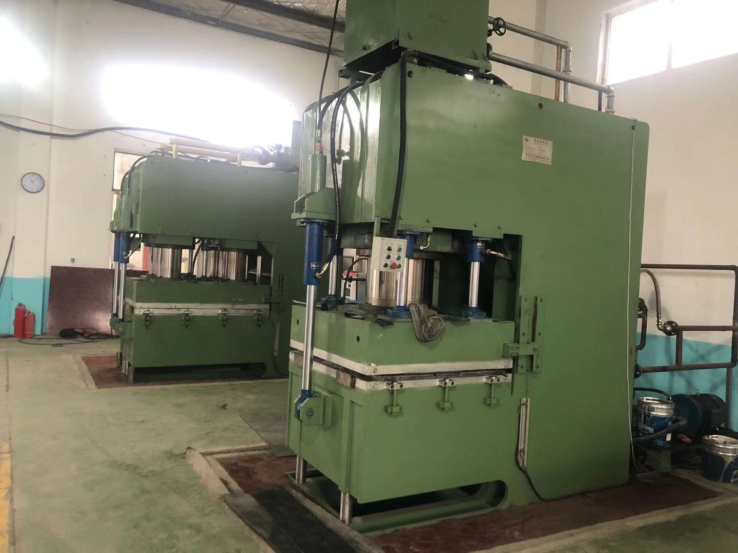 蜜桃人妻精品无码AV顎式硫化機